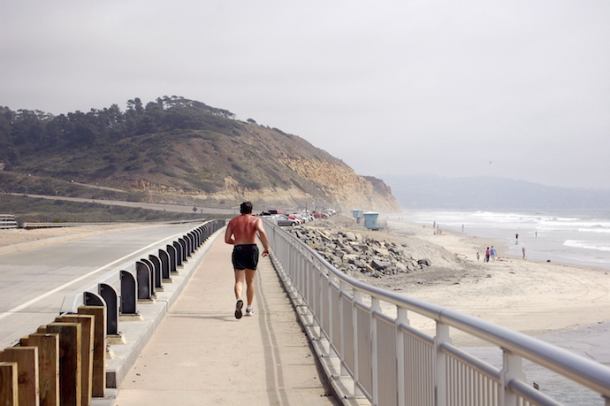  Jogging by the beach is one way to burn off those burritos when in San Diego. 